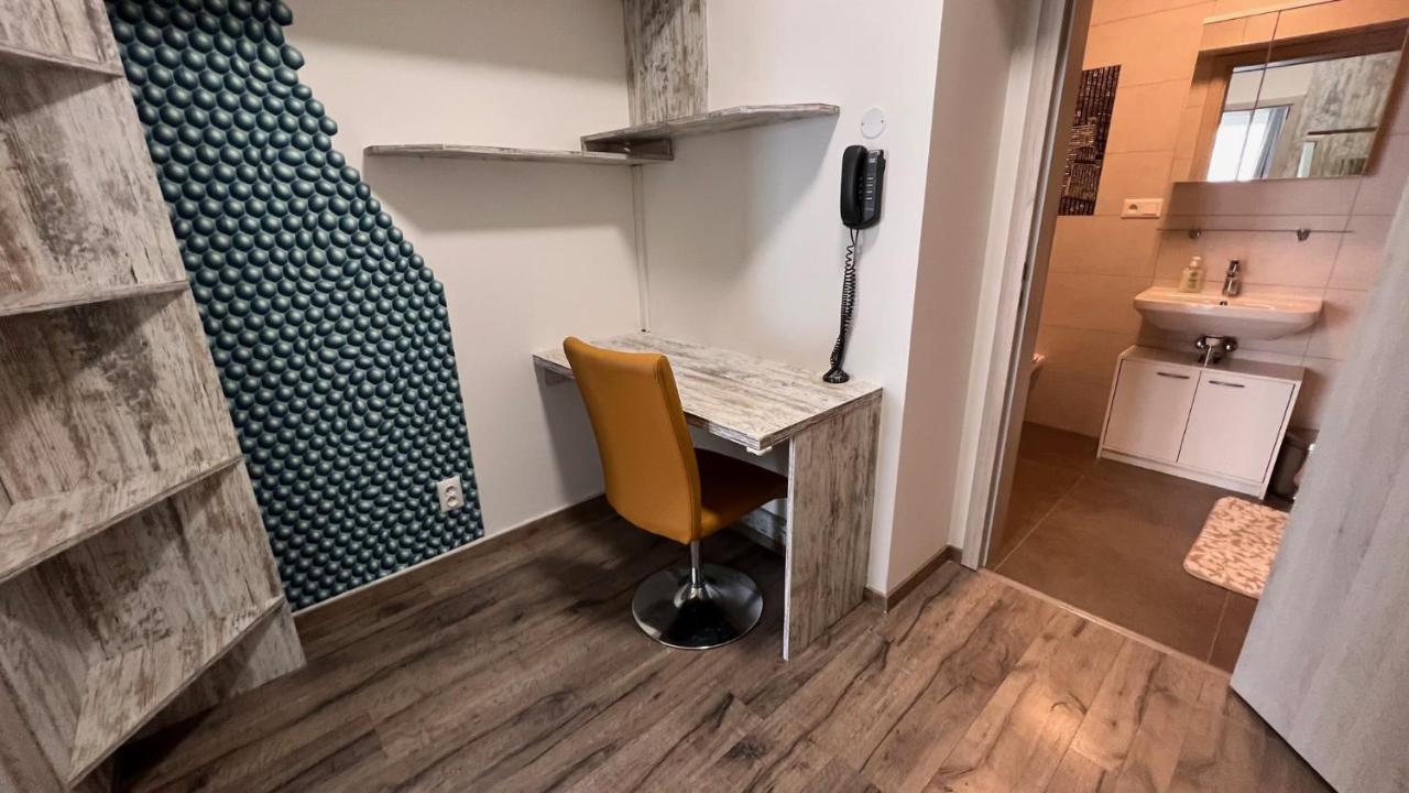Air-Conditioned, 2 Room Apartment With Balcony, New Building Raca Bratislava Extérieur photo